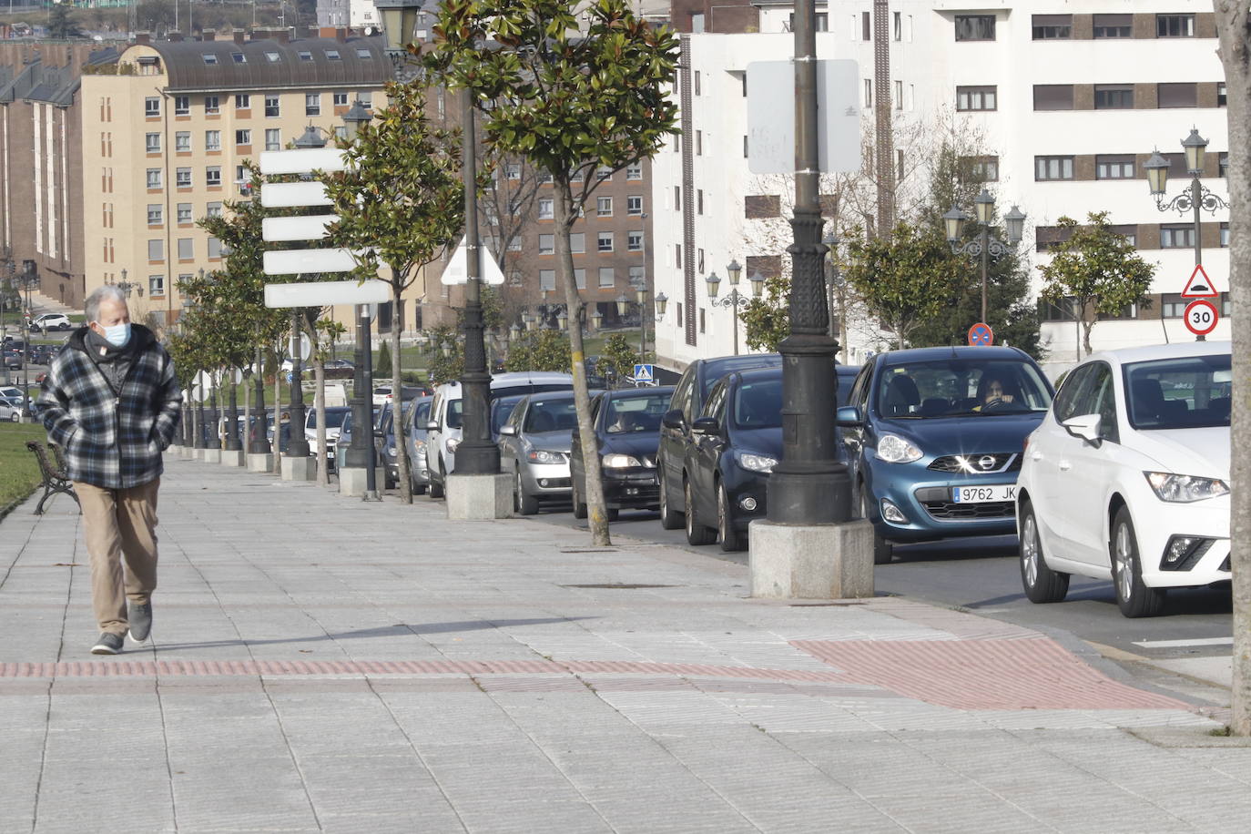 Fotos: Largas colas para hacerse una PCR en el HUCA
