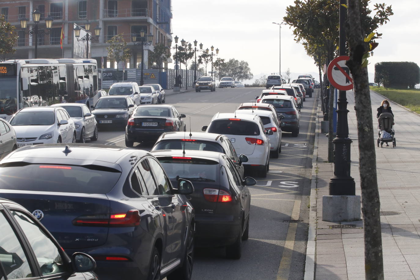 Fotos: Largas colas para hacerse una PCR en el HUCA