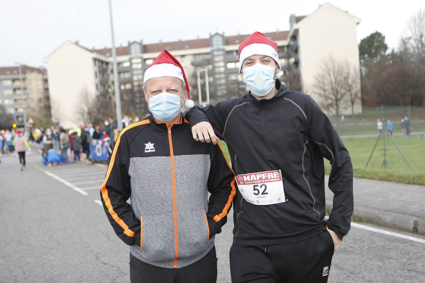 2.500 personas se han dado cita este 24 de diciembre en Gijón para participar en la Carrera Popular de Nochebuena. Beatriz Álvarez (Valencia Atletismo) y Moha Bakkali (Real Sociedad) se hicieron con el triunfo en la prueba absoluta. 