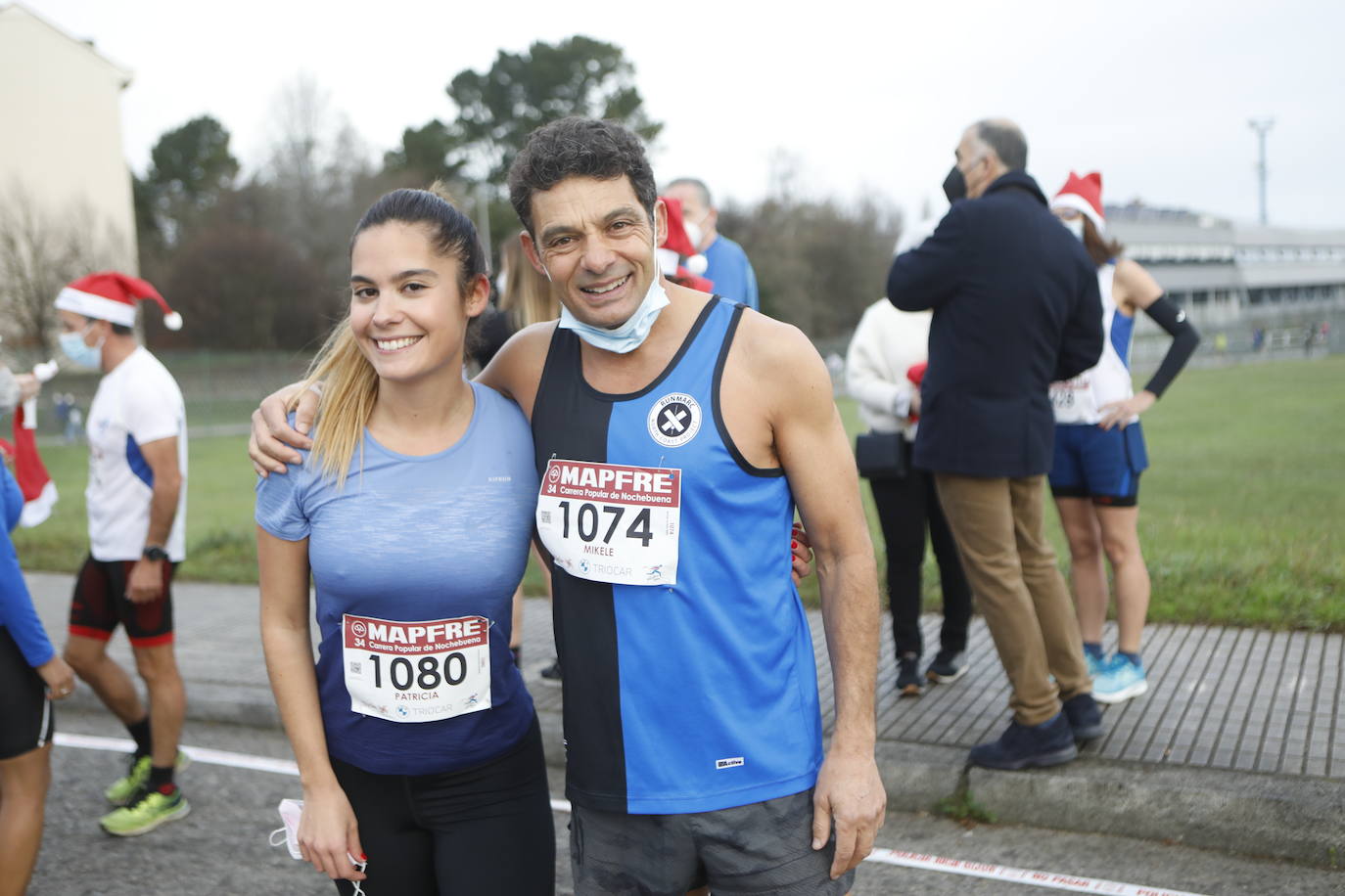 2.500 personas se han dado cita este 24 de diciembre en Gijón para participar en la Carrera Popular de Nochebuena. Beatriz Álvarez (Valencia Atletismo) y Moha Bakkali (Real Sociedad) se hicieron con el triunfo en la prueba absoluta. 