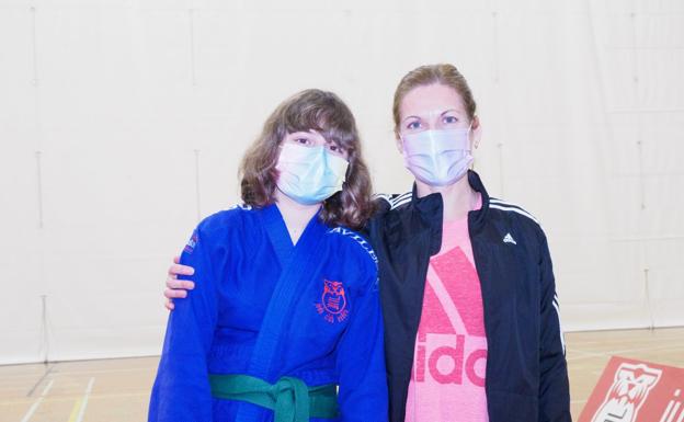 Los más premiados. Las familias del Club Judo Avilés se repartieron 2,1 millones. 