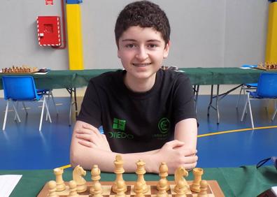 Imagen secundaria 1 - Daniel Centrón frente a Iyán Guedes. Miguel Suárez, vencedor del torneo junior. Iyán Guedes, campeón del torneo Pablo Morán.