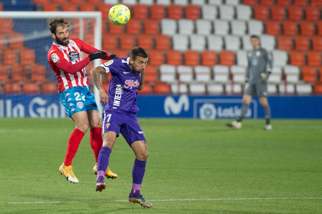 Aitor García y Campabadal, en el Lugo-Sporting del curso pasado. 