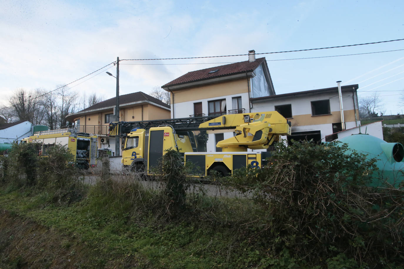 Fotos: El fuego arrasa con la sala de máquinas del Llagar Sidra Fanjul