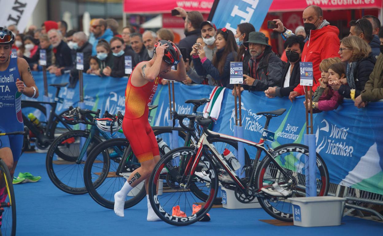 Cambio de bicicleta en una de las pruebas del Mundial de Duatlón. 