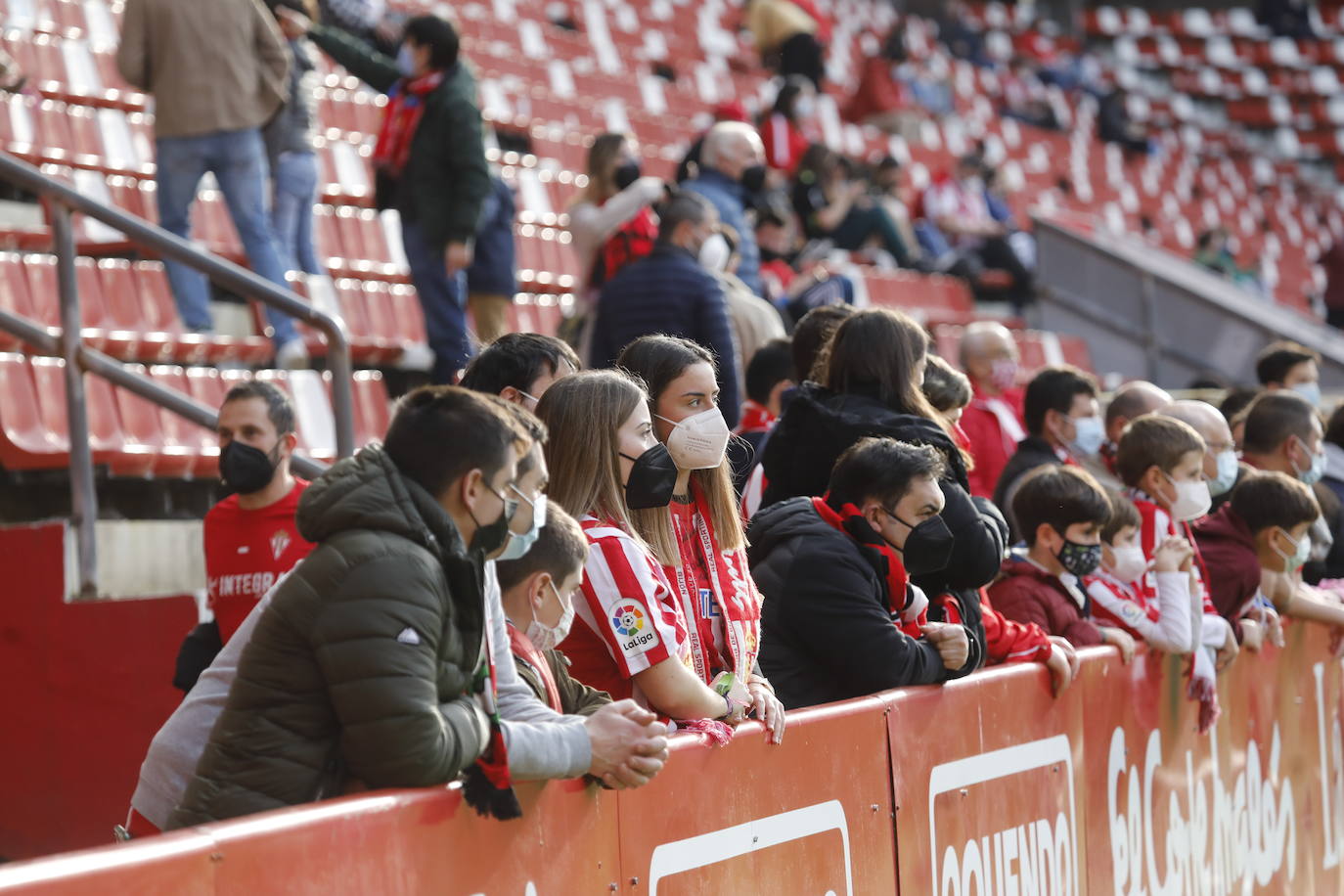 Fotos: ¿Estuviste en el Sporting - Lugo? ¡Búscate!