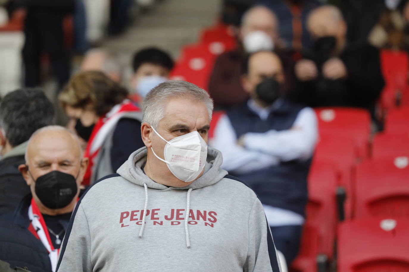 Fotos: ¿Estuviste en el Sporting - Lugo? ¡Búscate!