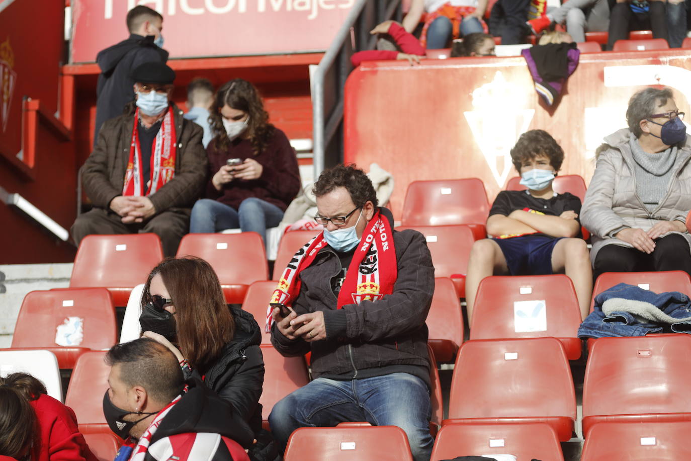 Fotos: ¿Estuviste en el Sporting - Lugo? ¡Búscate!