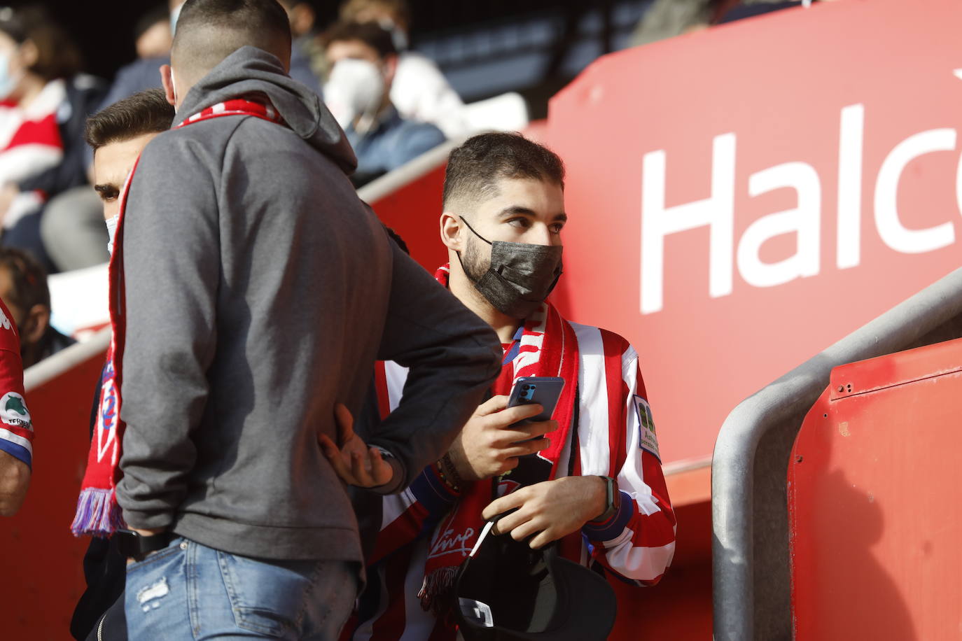 Fotos: ¿Estuviste en el Sporting - Lugo? ¡Búscate!