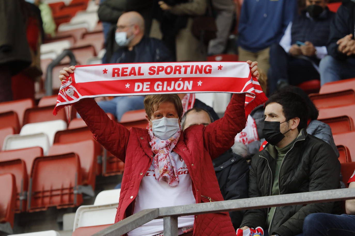 Fotos: ¿Estuviste en el Sporting - Lugo? ¡Búscate!