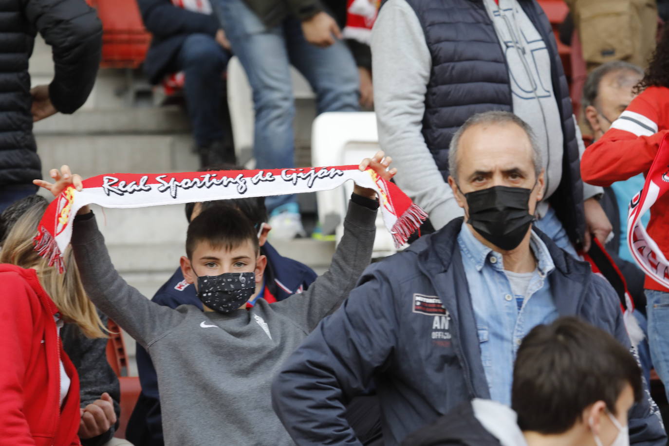 Fotos: ¿Estuviste en el Sporting - Lugo? ¡Búscate!