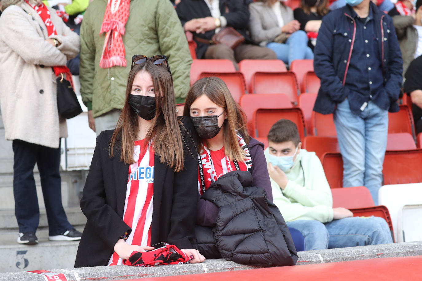 Fotos: ¿Estuviste en el Sporting - Lugo? ¡Búscate!