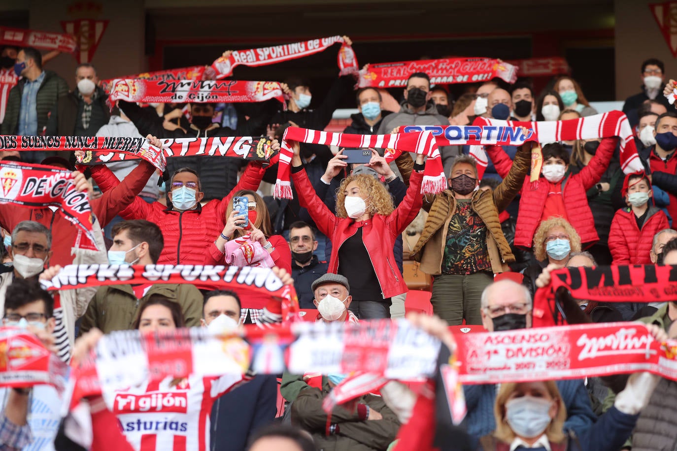 Fotos: ¿Estuviste en el Sporting - Lugo? ¡Búscate!