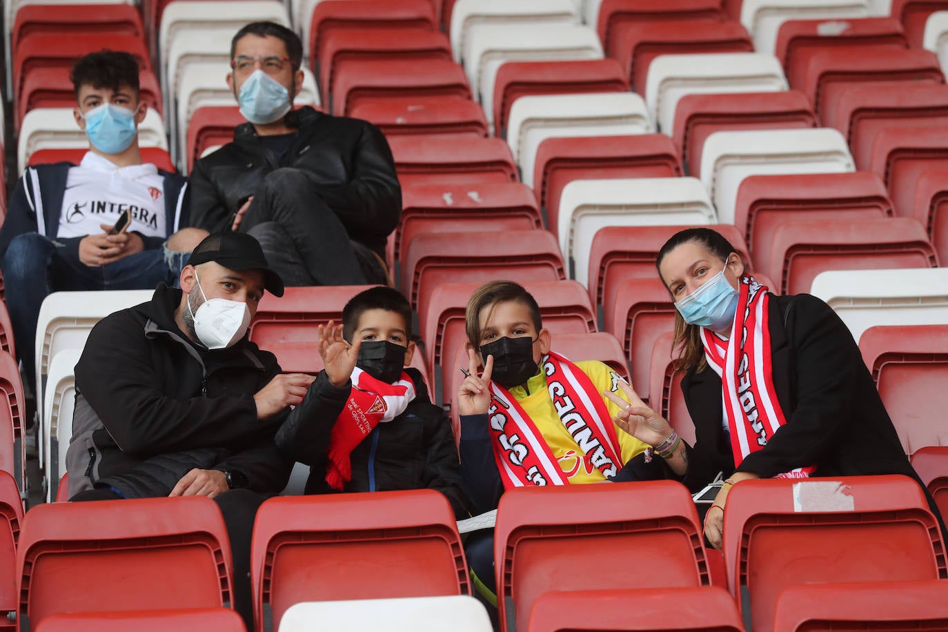 Fotos: ¿Estuviste en el Sporting - Lugo? ¡Búscate!