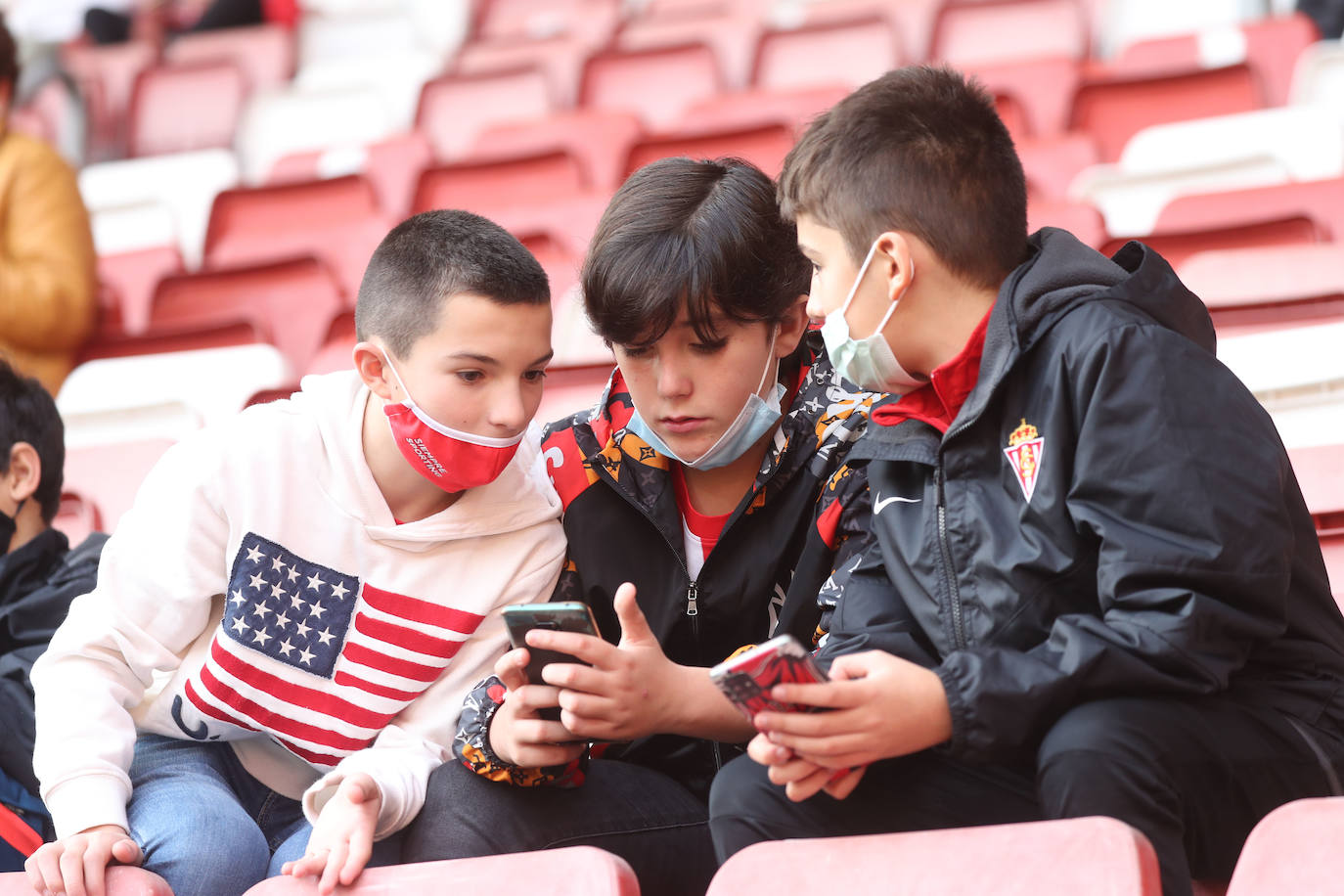 Fotos: ¿Estuviste en el Sporting - Lugo? ¡Búscate!