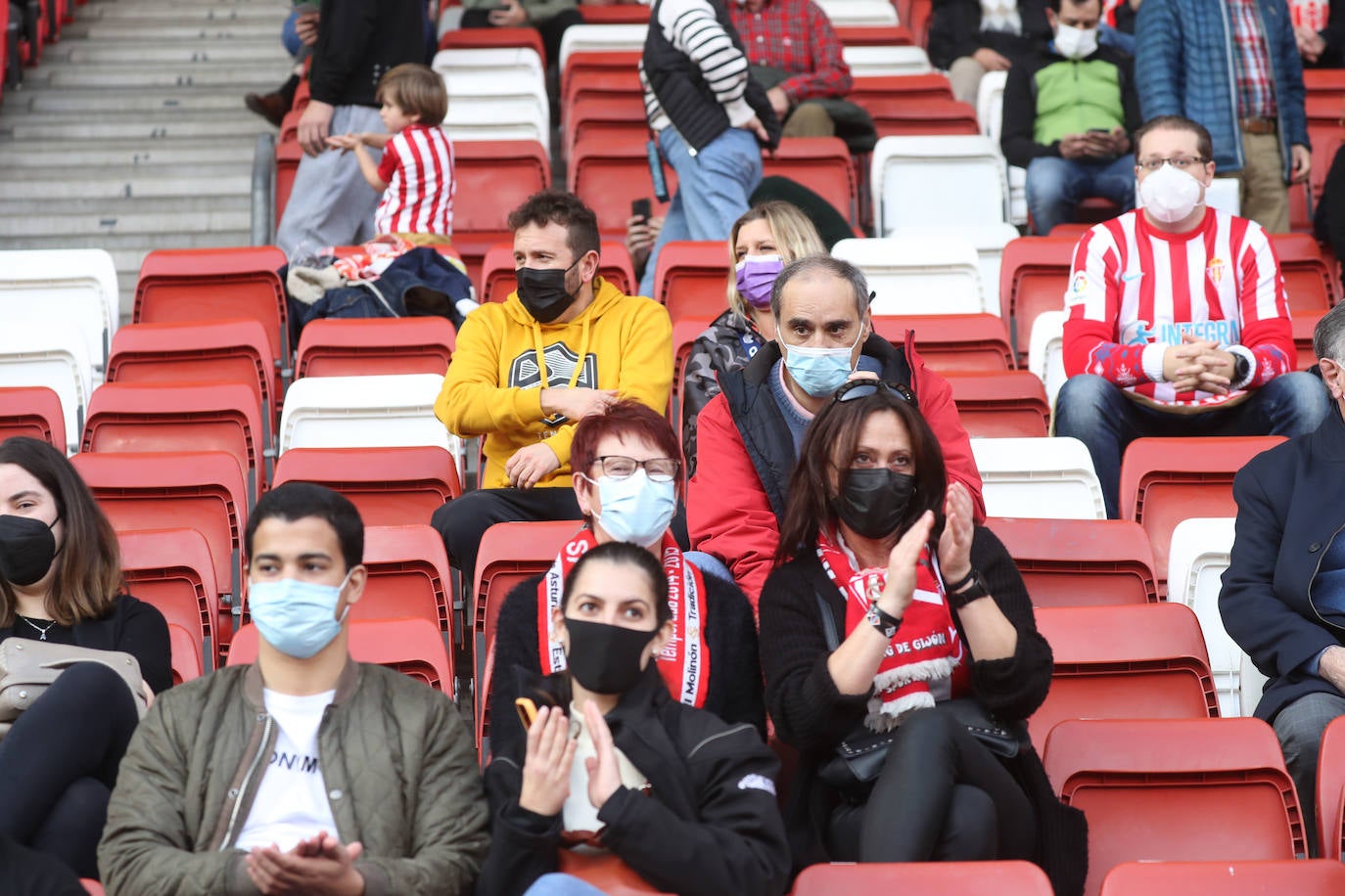 Fotos: ¿Estuviste en el Sporting - Lugo? ¡Búscate!