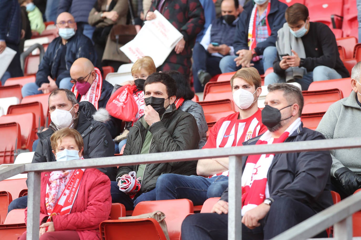 Fotos: ¿Estuviste en el Sporting - Lugo? ¡Búscate!