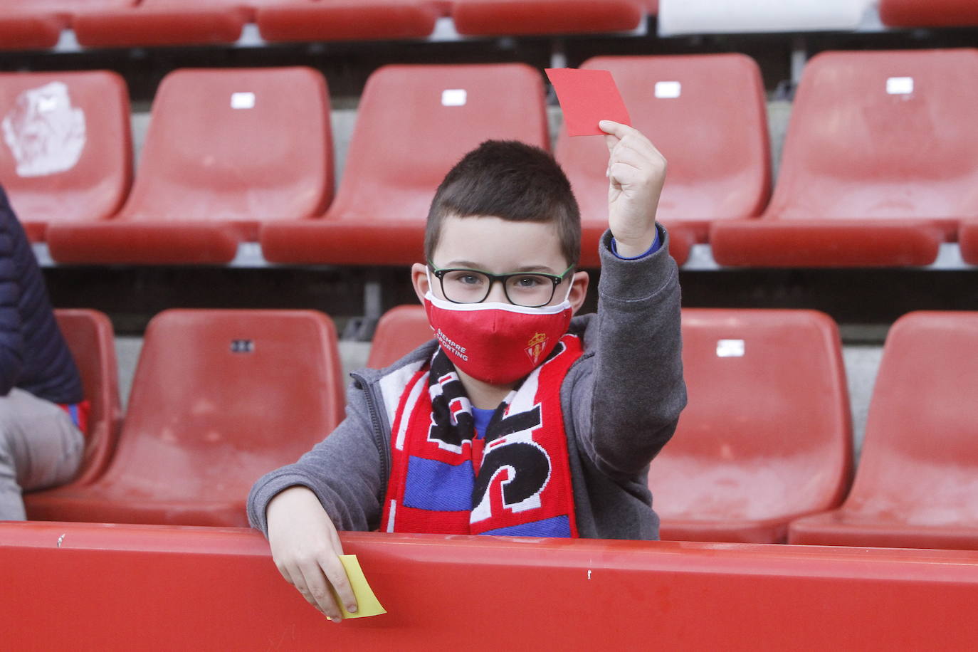 Fotos: ¿Estuviste en el Sporting - Lugo? ¡Búscate!