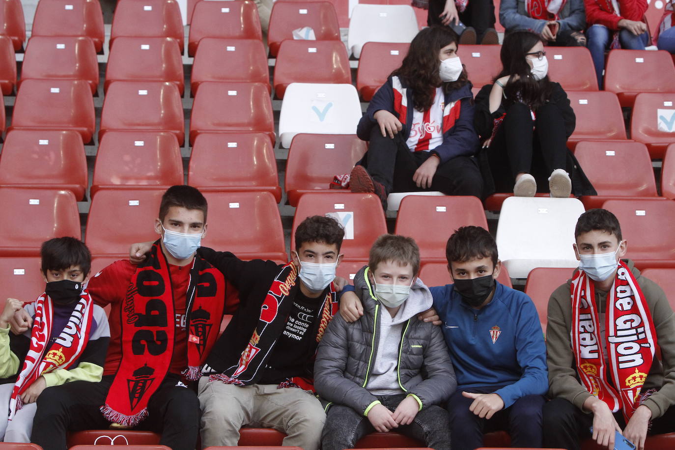 Fotos: ¿Estuviste en el Sporting - Lugo? ¡Búscate!