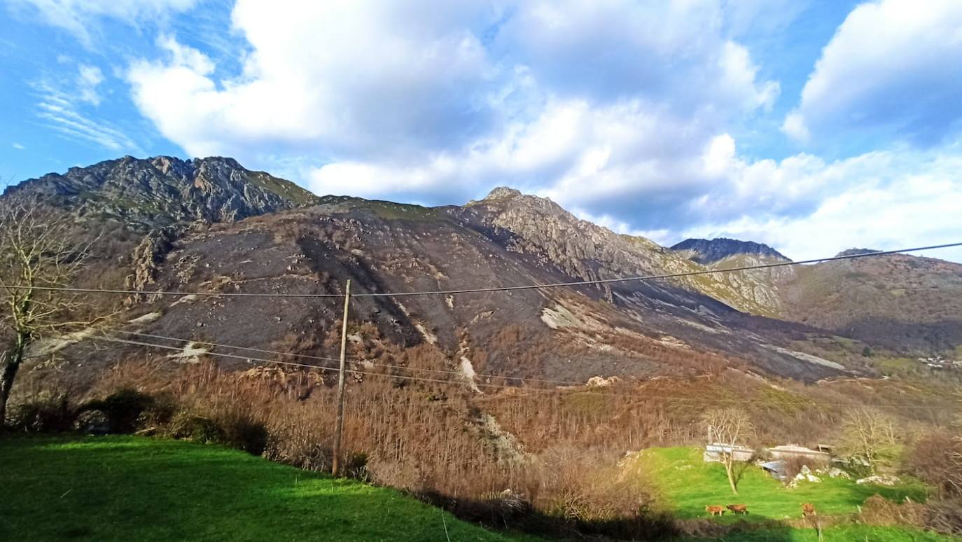 La región ha llegado a sumar un centenar de incendios forestales activos durante el fin de semana. Este lunes los bomberos continuan luchando contra más de cuarenta fuegos 