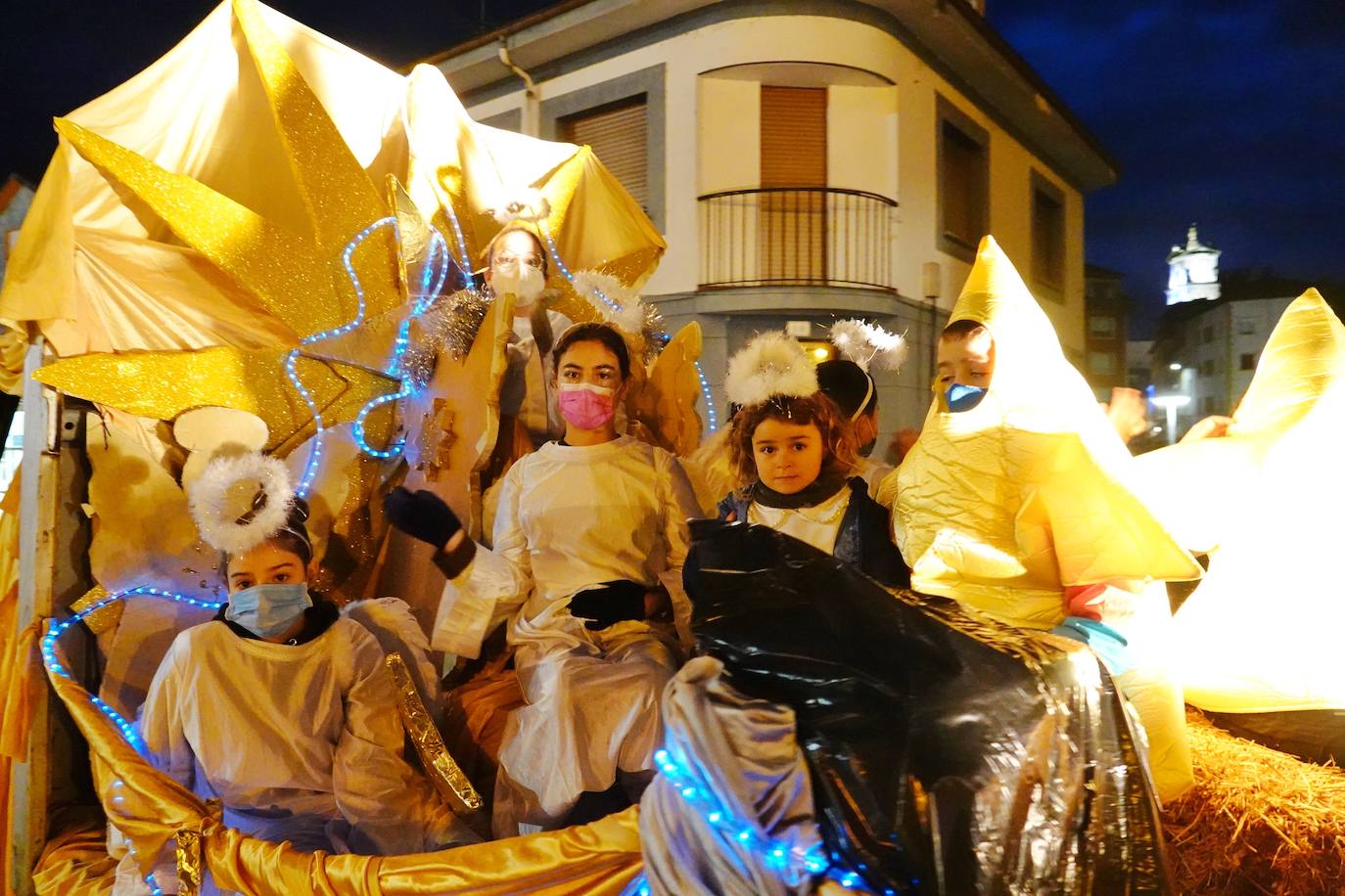 Fotos: Colorida cabalgata de los Reyes Magos en Cangas de Onís