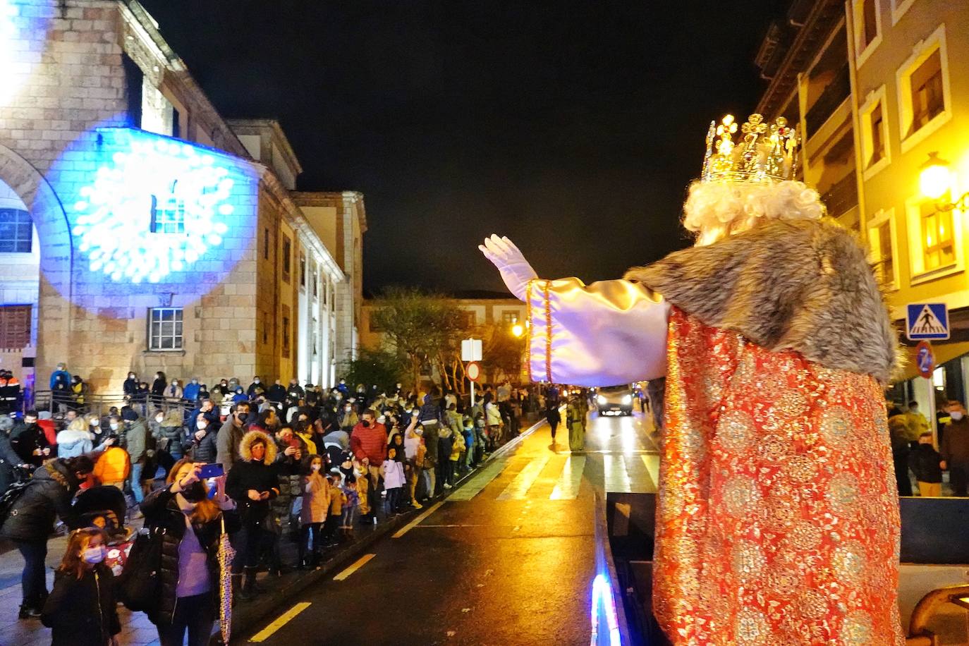 Fotos: Colorida cabalgata de los Reyes Magos en Cangas de Onís