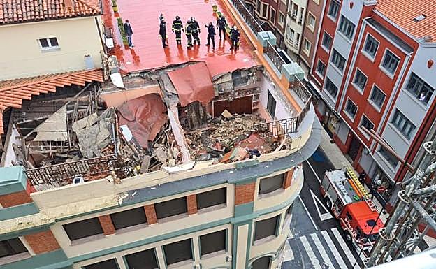 Dos trabajadores muertos al derrumbarse el techo de un colegio en Gijón