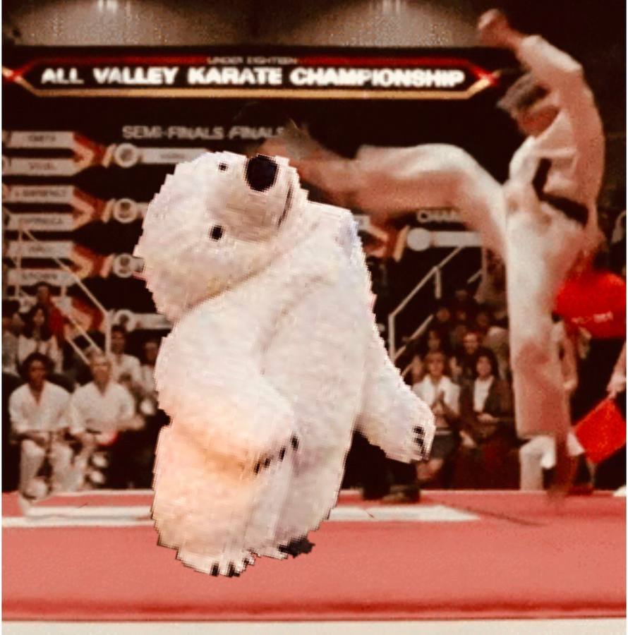 La cabalgata de Reyes Magos de Cádiz ha dado mucho que hablar por culpa de un inesperado protagonista: un oso polar que resultó 'accidentado'. El disfraz tenía la cabeza girada durante el desfile, lo que ha provocado numerosos comentarios y memes. 