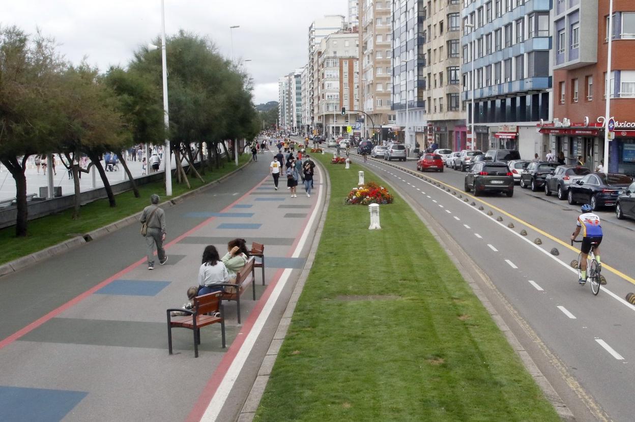Fragmentación actual de Rufo García Rendueles, con el 'cascayu', el carrilbici y el carril para el tráfico. 
