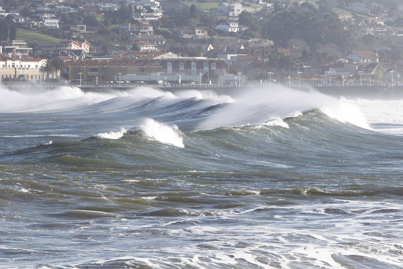 Fotos: Oleaje de foto en Gijón