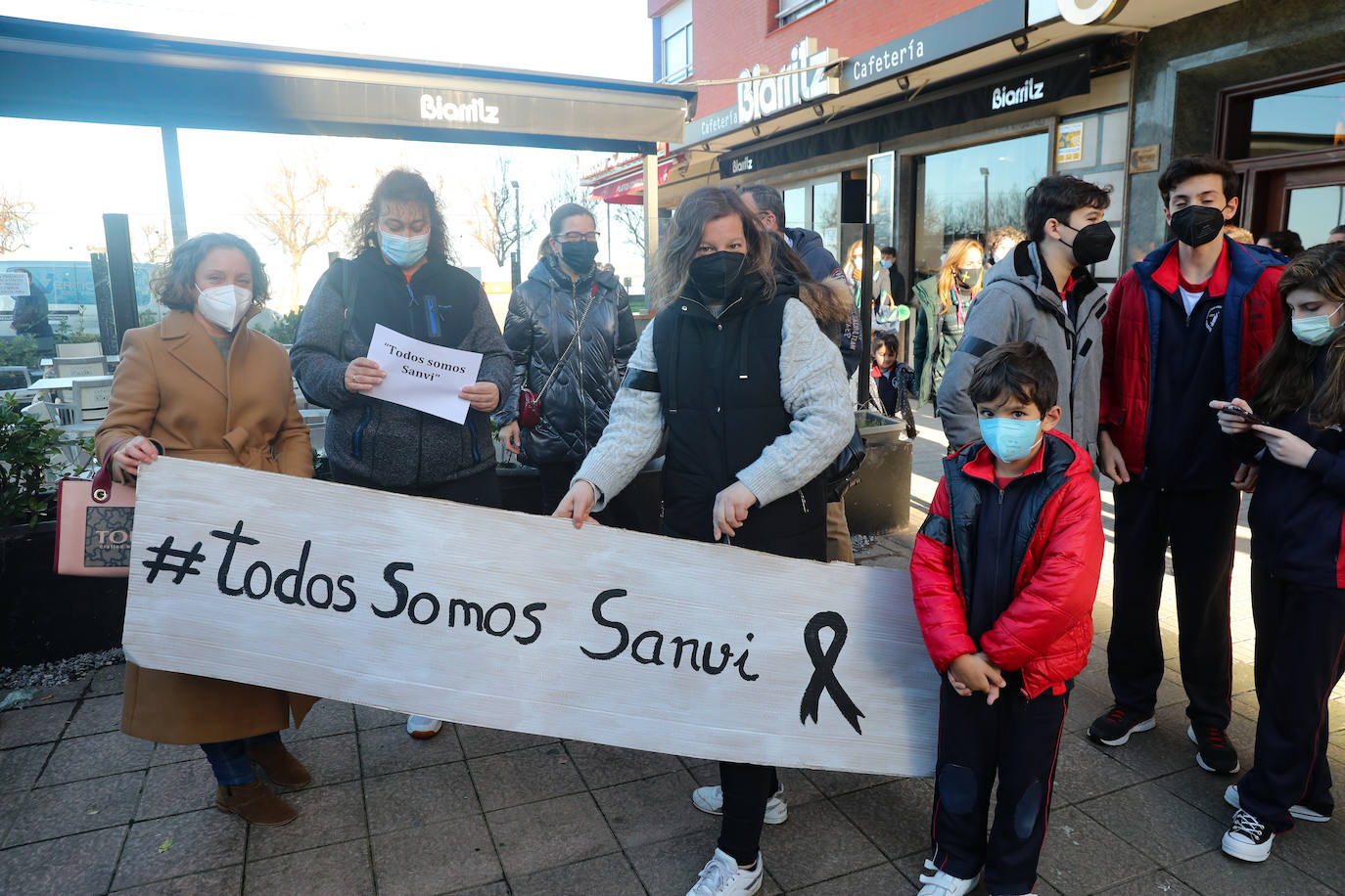 La comunidad educativa del colegio San Vicente de Paúl de Gijón ha reivindicado unida, en un encuentro organizado por EL COMERCIO, una solución urgente para que los alumnos del centro concertado puedan volver a las clases presenciales