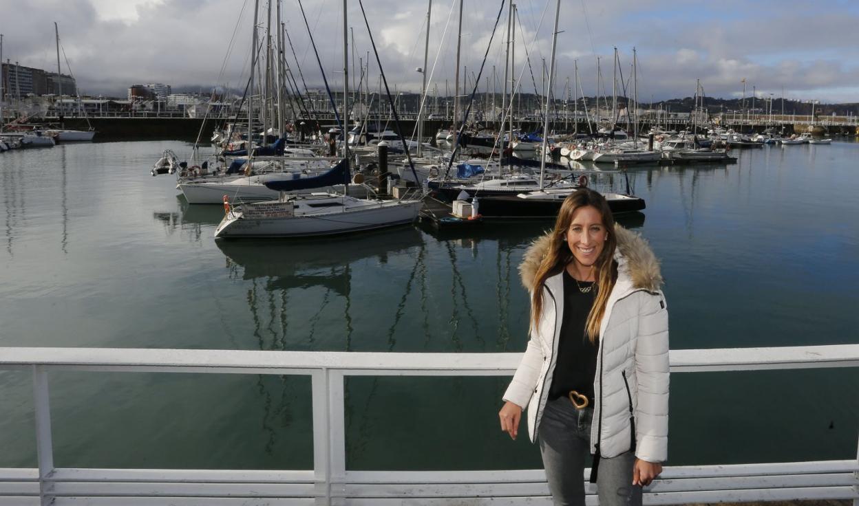 Ángela Pumariega, en el Puerto Deportivo de Gijón. 