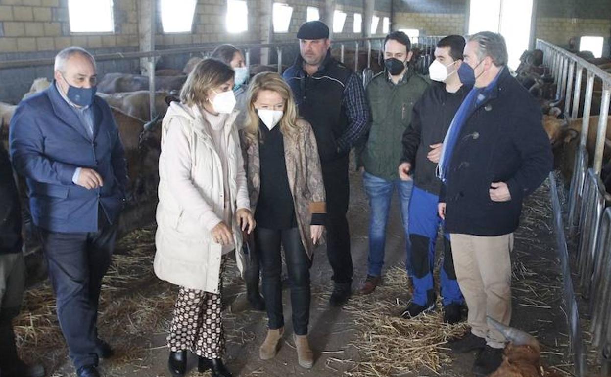 Teresa Mallada ha visitado la ganadería Castiello, en Lavandera, en Gijon