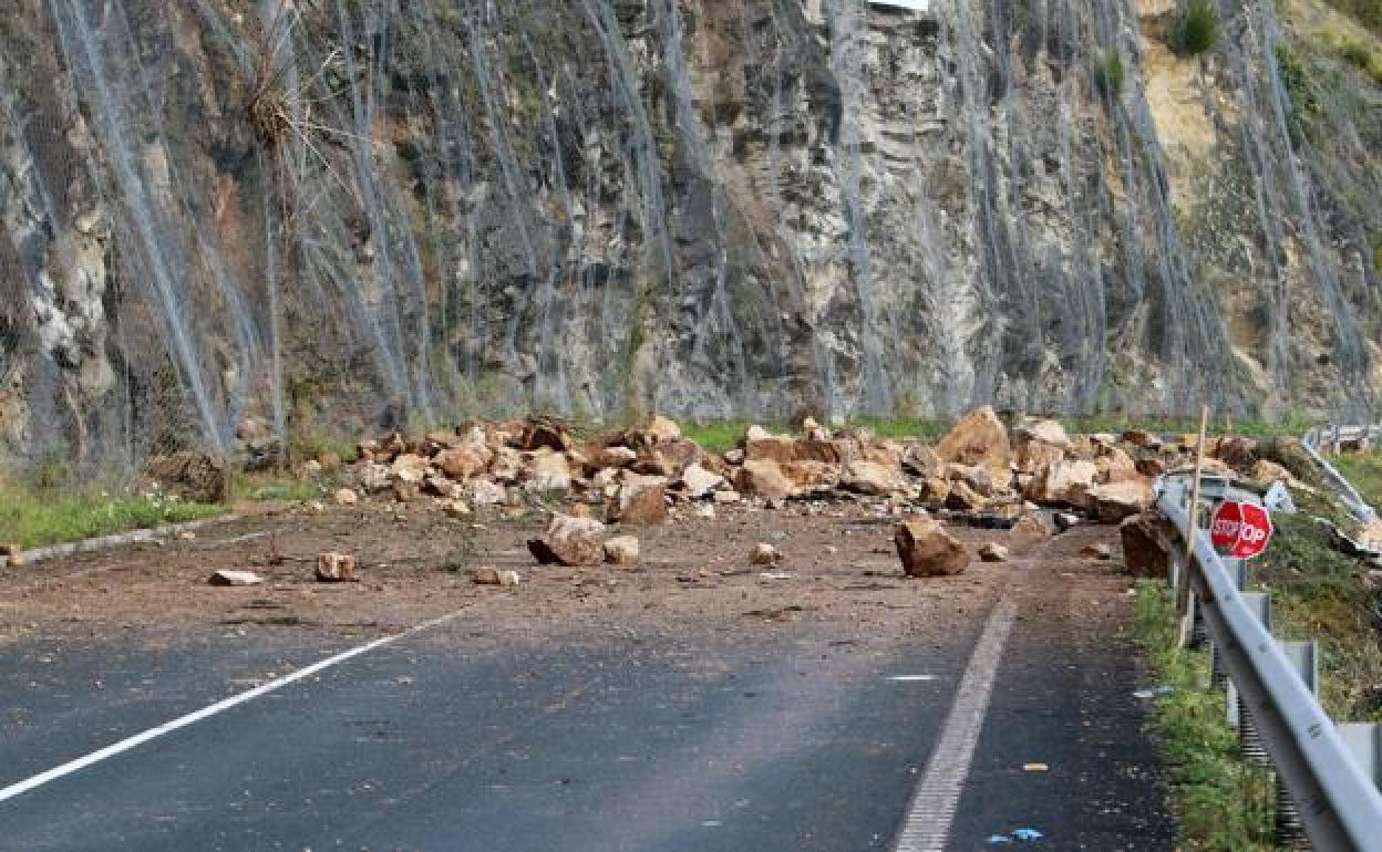 El argayo de la AS-15 que acabó con la vida de una mujer 