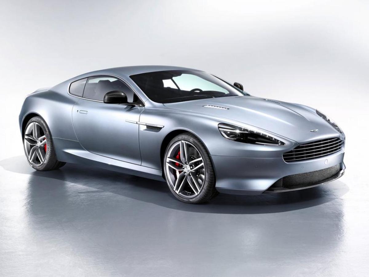 En su garaje posee modelos tanto de marcas que patrocina (como por ejemplo BMW, Audi, Mercedes o Peugeot) a otros que se ha autorregalado como un Aston Martin DB9 Volante, Bentley Continental GT, Tesla Model X o un Audi R8.