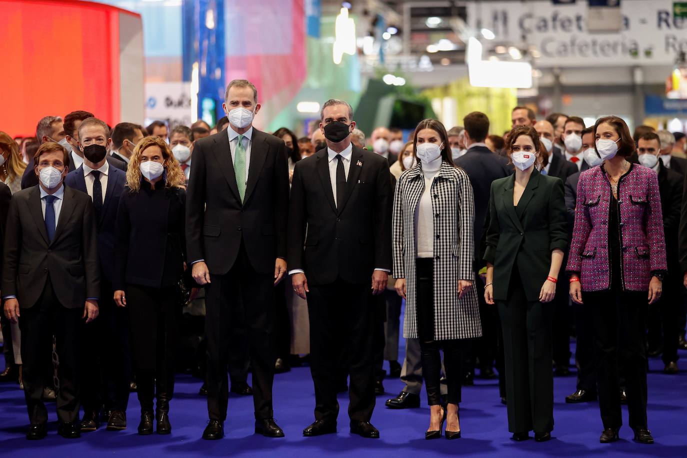 Don Felipe y doña Letizia han inaugurado este miércoles la 42º edición de Feria Internacional de Turismo (Fitur), que se celebra en Ifema Madrid, hasta el próximo 23 de enero. El estand del Principado ha albergado una mesa redonda sobre la cultura sidrera asturiana, candidata para Lista Representativa del Patrimonio Mundial Inmaterial de la Unesco 