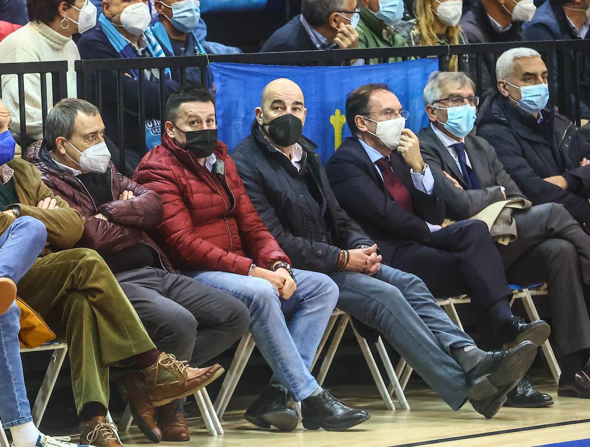 Fotos: Las mejores imágenes del Unicaja Banco Oviedo - Palmer Alma Mediterránea