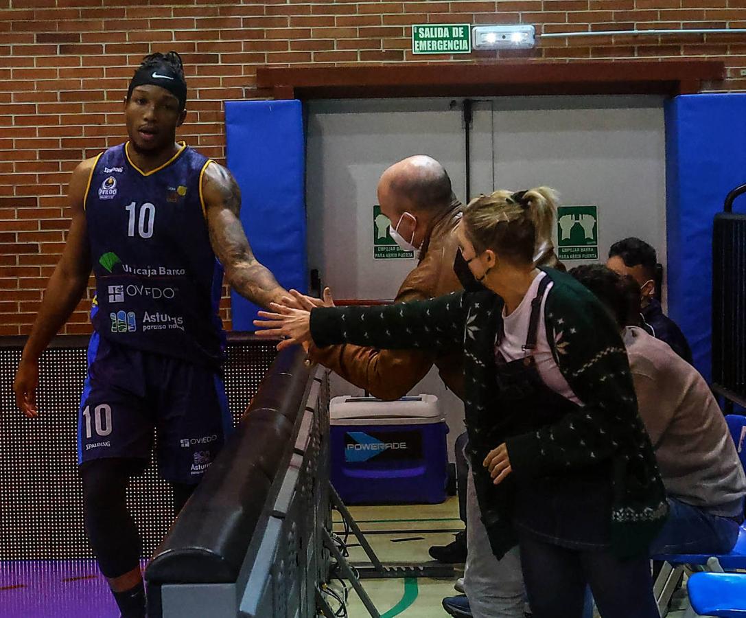 Fotos: Las mejores imágenes del Unicaja Banco Oviedo - Palmer Alma Mediterránea