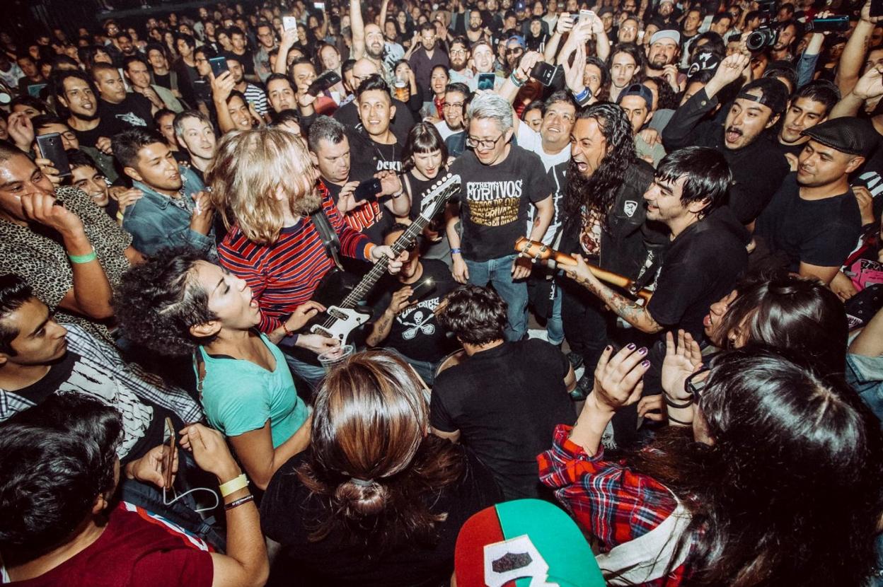 Doctor Explosión, en uno de los conciertos que ofreció en Los Ángeles. 