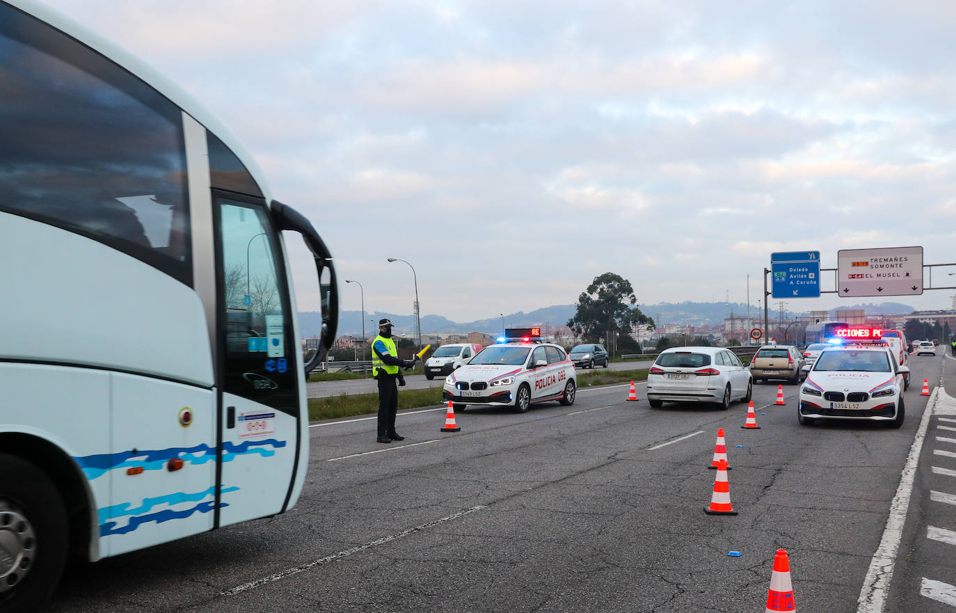 El Ayuntamiento ha elevado de nuevo el protocolo contra la contaminación en la zona oeste al nivel 1, lo que implica recuperar las restricciones de tráfico