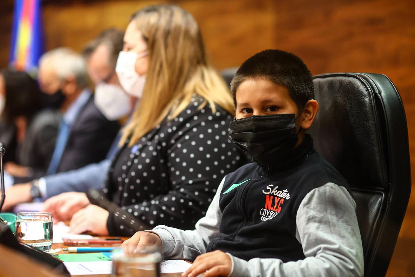 Multitud de escolares ha ocupado este jueves los sillones del salón de Plenos de la Junta General, en Oviedo, con motivo de la celebración de un pleno infantil en el que los jóvenes, de entre 12 y 17 años, han aportado su punto de vista entre los diversos temas que más les preocupan.