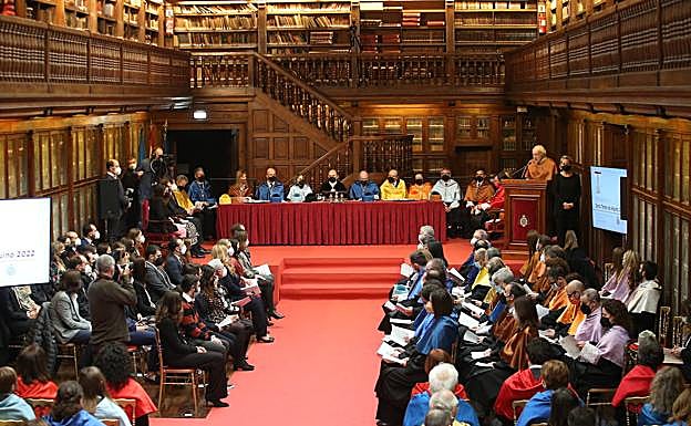 El rector preside en la Biblioteca universitaria el acto de Santo Tomás de Aquino..