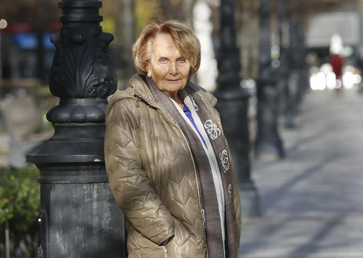 Paz Fernández Felgueroso, en el paseo de Begoña. 