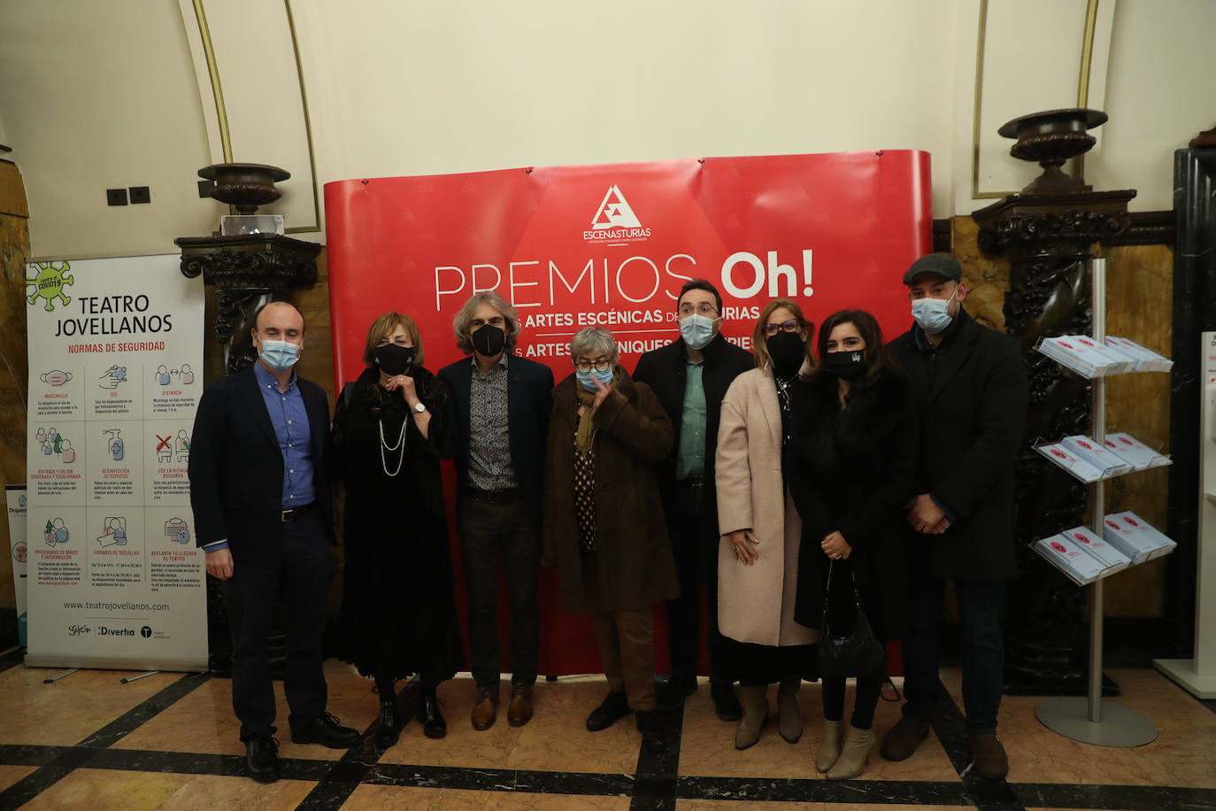 Higiénico Papel. Una compañía con dos espectáculos, 'Cuarteto' y 'Consecuencias de la sed', se ha erigido en la gran triunfadora de los Premios Oh! de las artes escénicas de Asturias, que otorga Escenastur, la asociación que agrupa a las compañías profesionales de la región. 'Cuarteto', montaje ganador del Premio Jovellanos a la producción 2021 y que se adentra con música en un texto de Heiner Müller que nos lleva al duelo de poder entre el vizconde de Valmont y la marquesa de Merteuil que hizo célebre 'Las amistades peligrosas', logró el premio al mejor espectáculo del pasado año. Pero es que, además, ese montaje se llevó los galardones a la mejor producción y al mejor diseño de iluminación para Carlos Dávila.