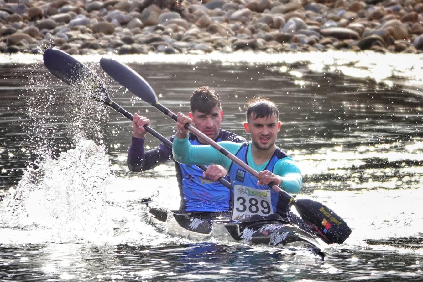 La temporada piragüística asturiana comenzó este sábado con el 1º Descenso-Ascenso del río Sella, prueba con meta y salida en el puente Emilio Llamedo Olivera de Arriondas y ciaboga en la mansa de la Veyera (Picu la Vieya).