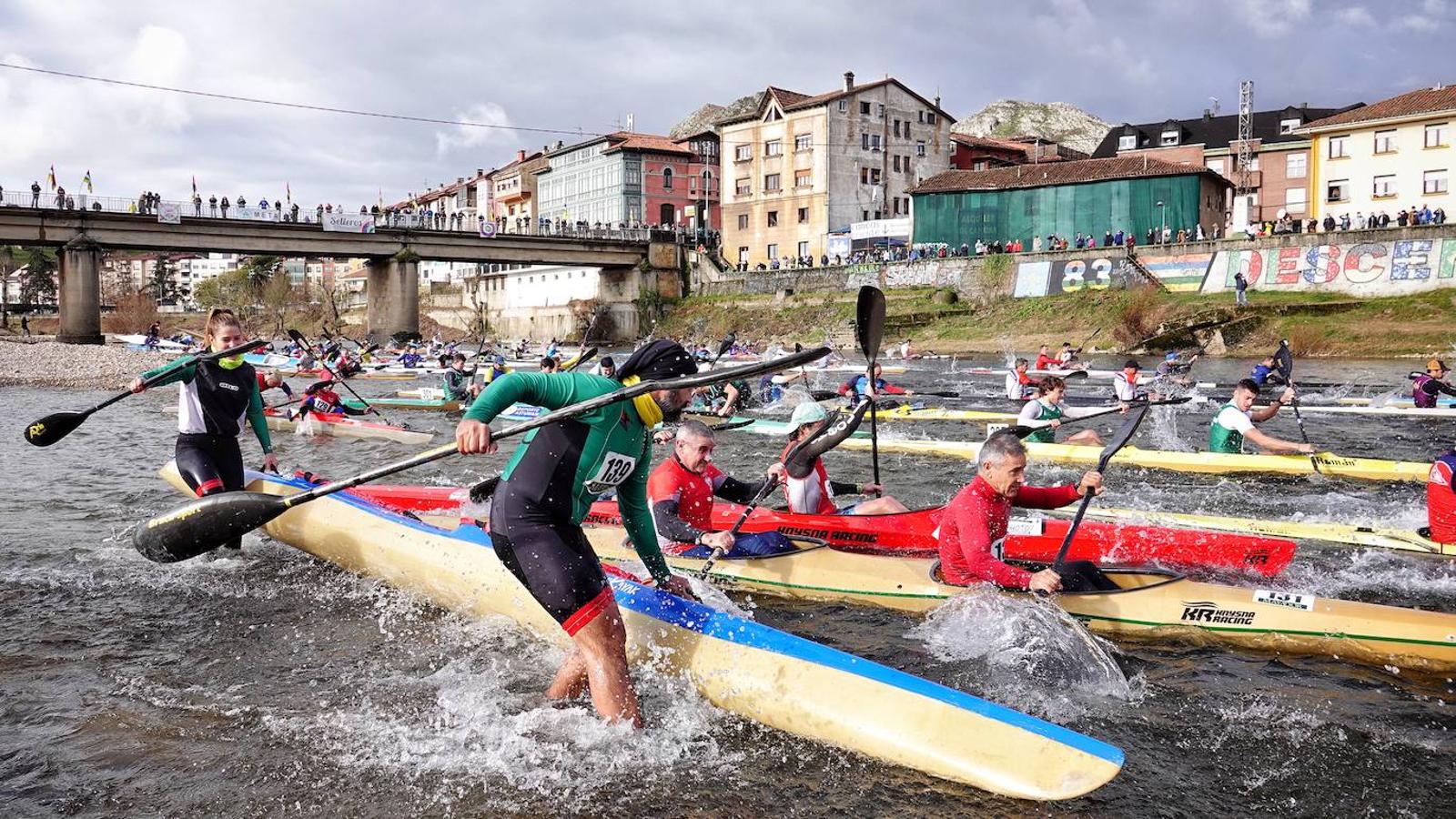 La temporada piragüística asturiana comenzó este sábado con el 1º Descenso-Ascenso del río Sella, prueba con meta y salida en el puente Emilio Llamedo Olivera de Arriondas y ciaboga en la mansa de la Veyera (Picu la Vieya).