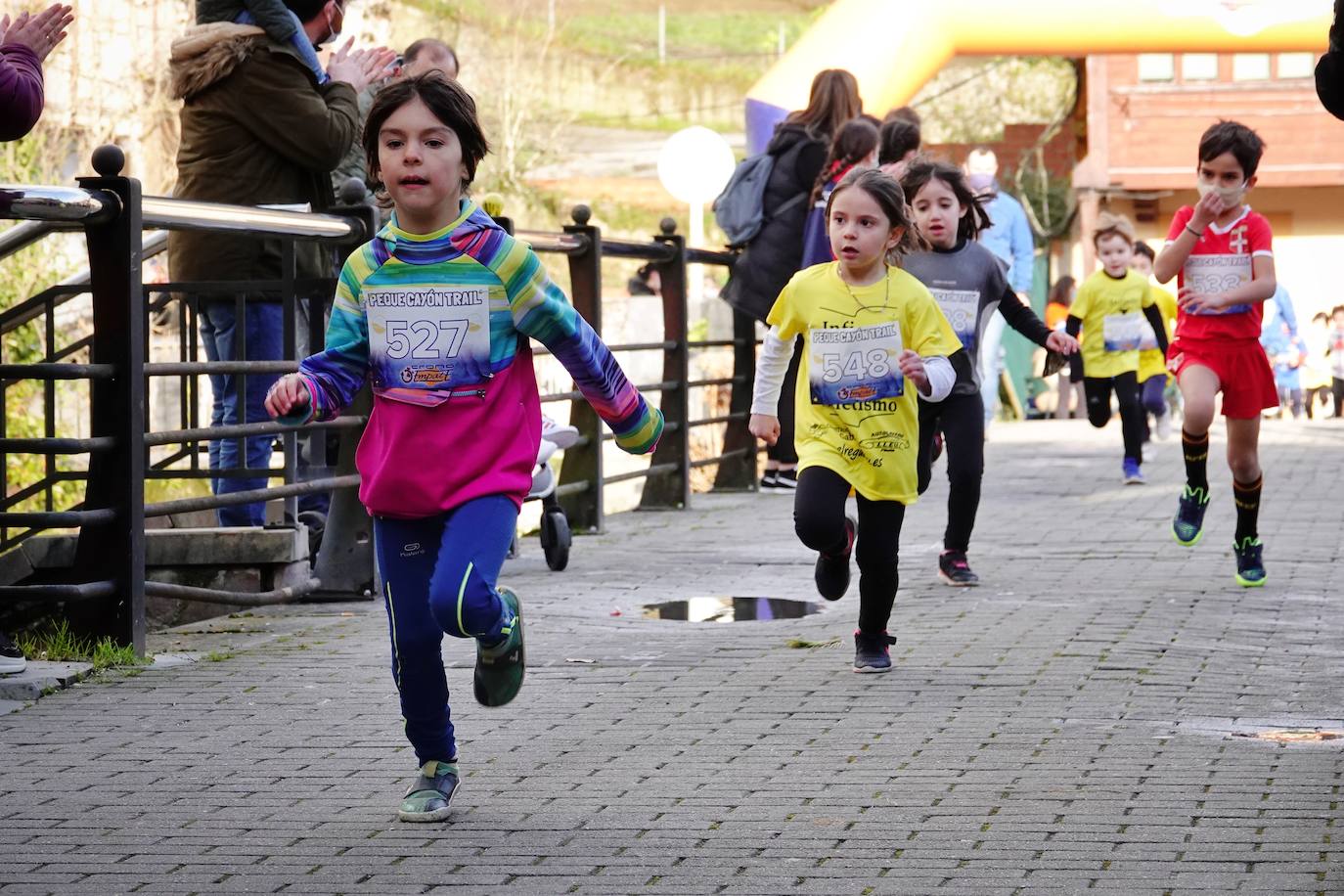 Dimas Pereira se impone en el Cayón Trail de Infiesto, una carrera que sigue siendo «el plan favoristo» de los corredores de la región.