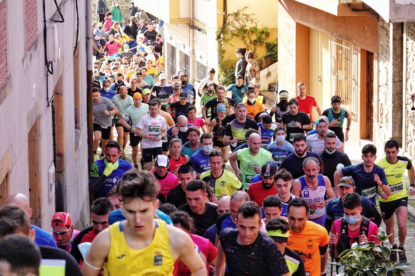 Dimas Pereira se impone en el Cayón Trail de Infiesto, una carrera que sigue siendo «el plan favoristo» de los corredores de la región.