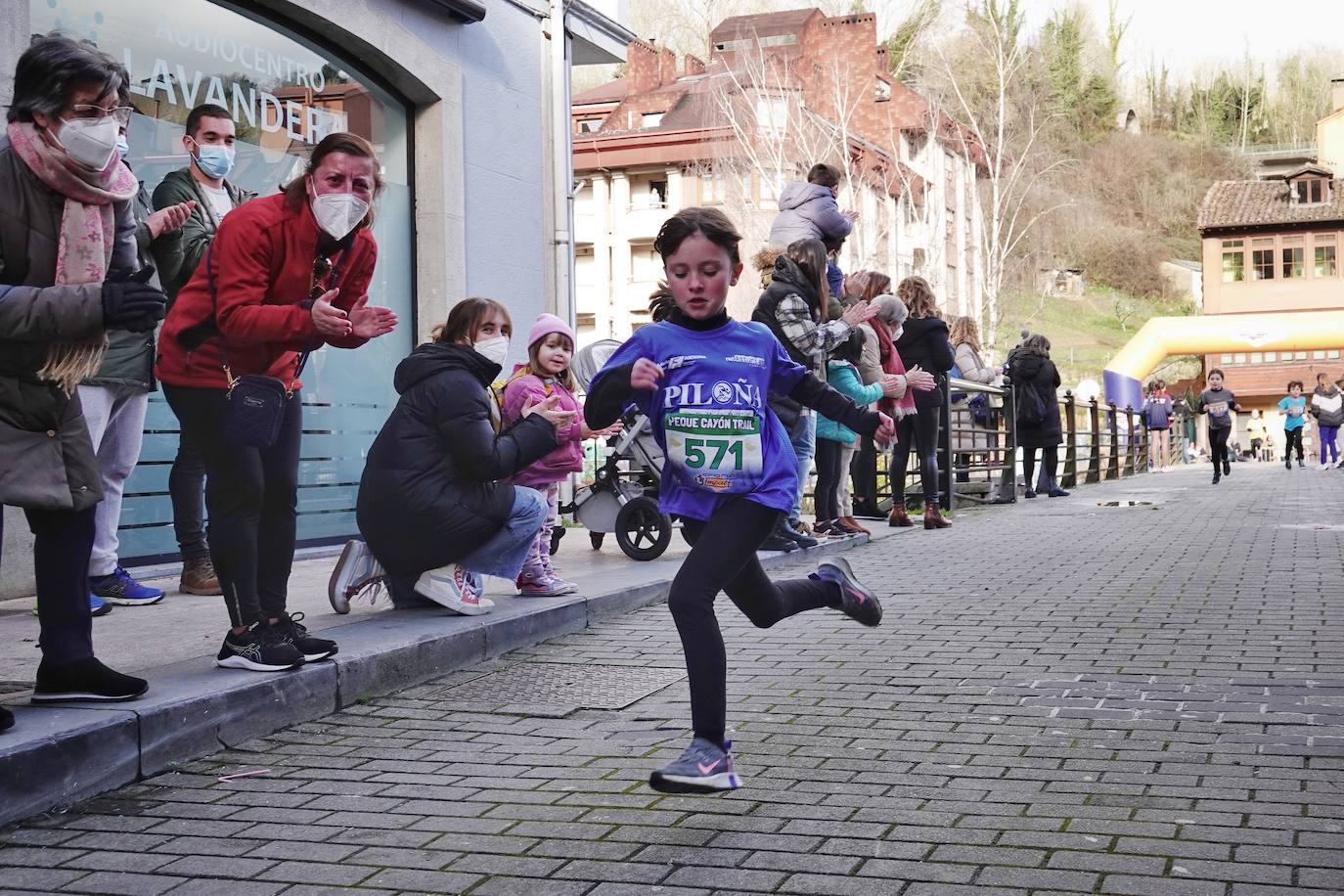 Dimas Pereira se impone en el Cayón Trail de Infiesto, una carrera que sigue siendo «el plan favoristo» de los corredores de la región.