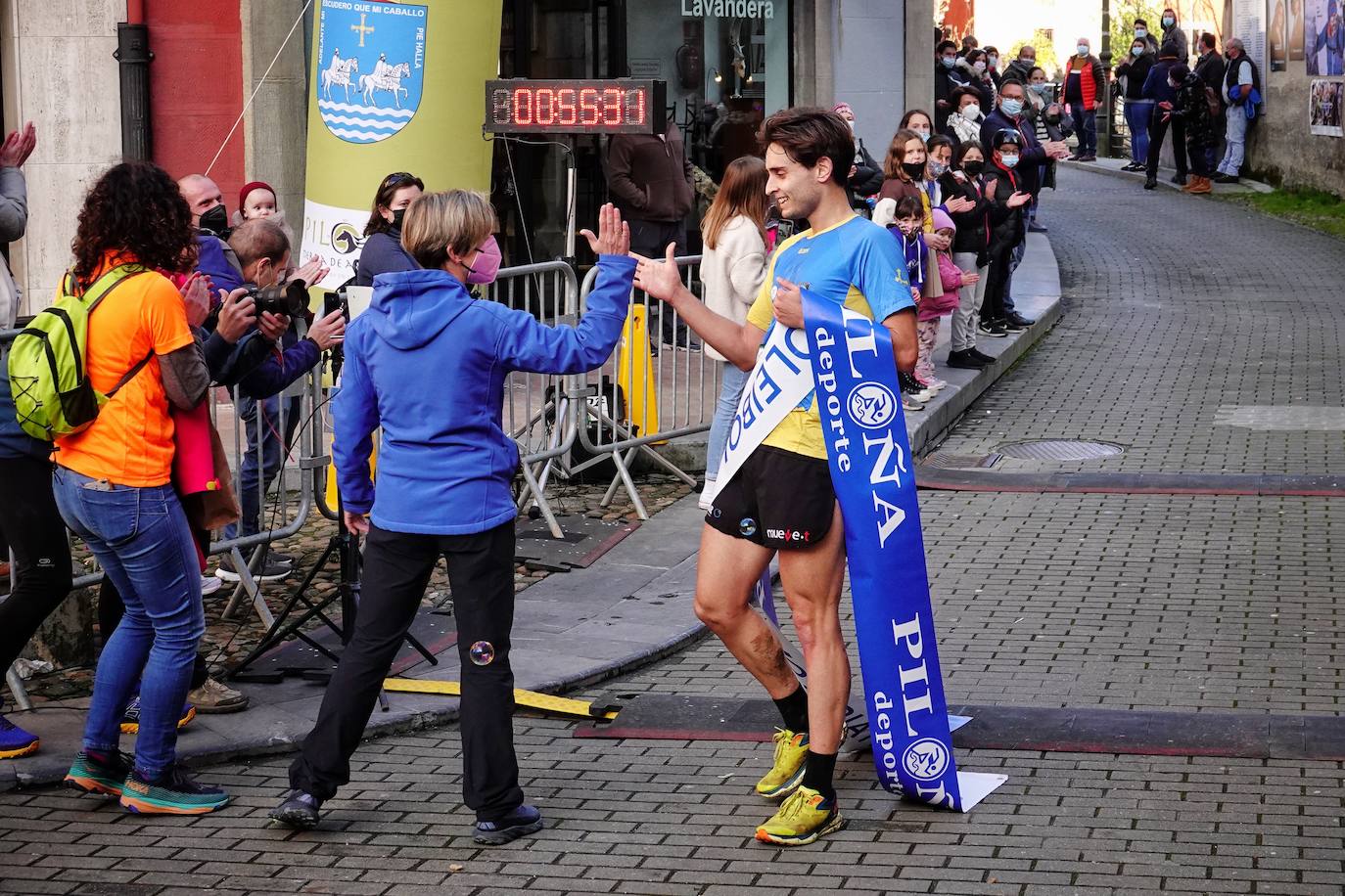 Dimas Pereira se impone en el Cayón Trail de Infiesto, una carrera que sigue siendo «el plan favoristo» de los corredores de la región.